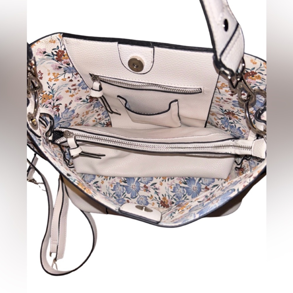 Steve Madden bucket bag.m white/cream with silver hardware 2detachable strapsEUC - Picture 6 of 13